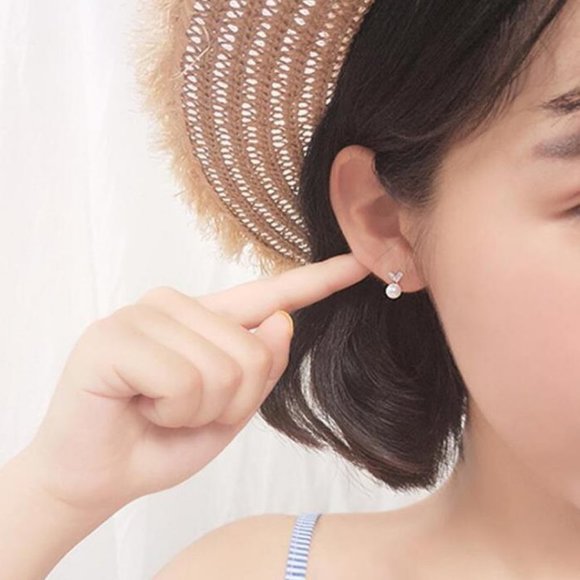 NEW 925 Sterling Silver Pearl Heart Earrings - Picture 3 of 8